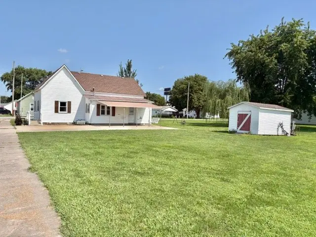 111 N Boyd Avenue, Montrose, IL 62445 - #2