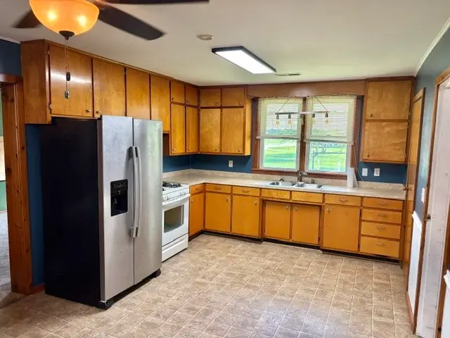 111 N Boyd Avenue, Montrose, IL 62445 - #3