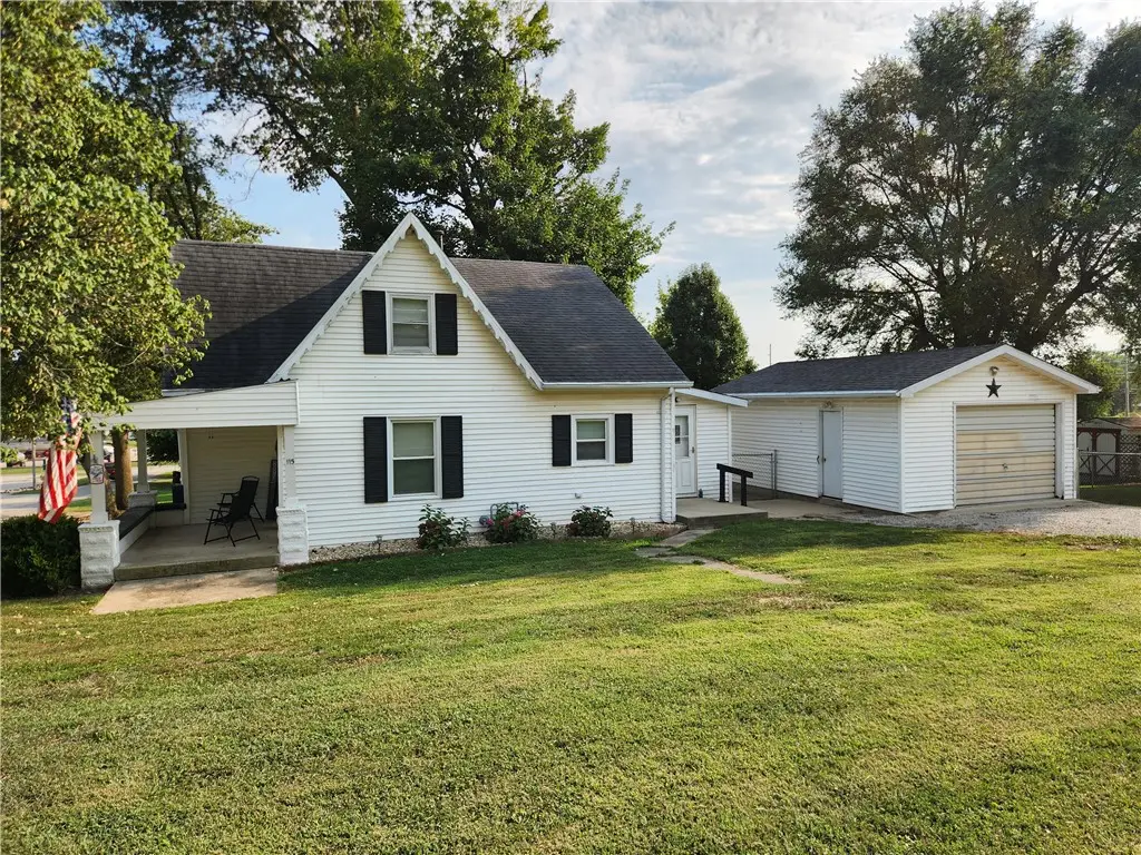 115 E Fillmore Street, Tower Hill, IL 62571 - #1