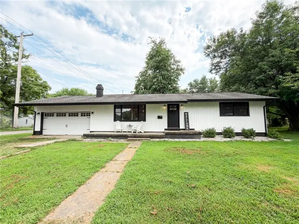 1009 Cherry Street, Marshall, IL 62441