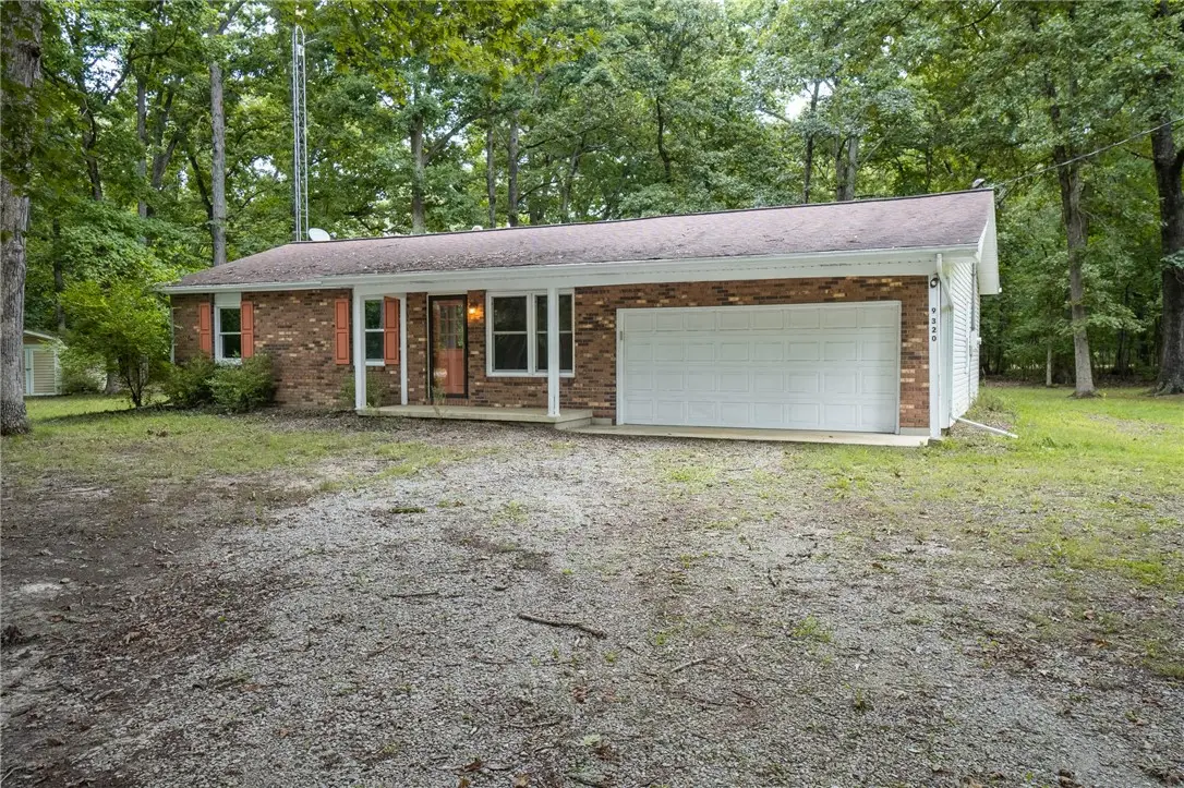 9320 E South Circle Drive, Effingham, IL 62401 - #1