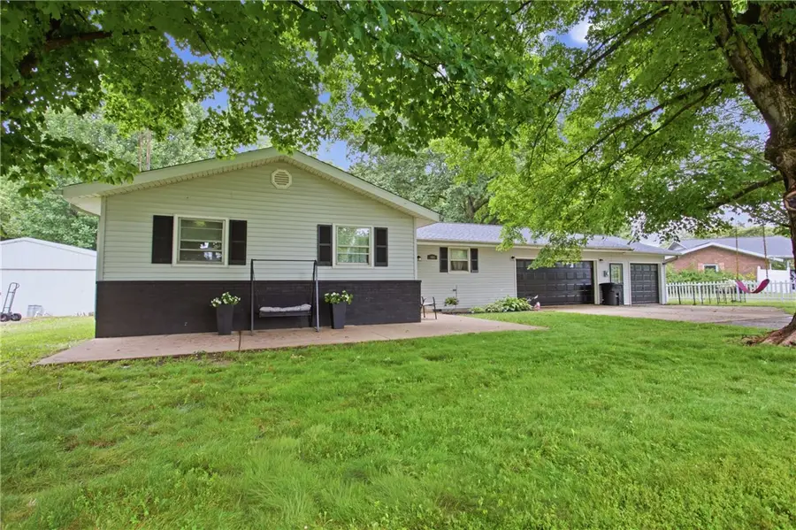 404 Clark Street, Greenup, IL 62428 - #2