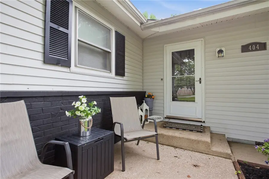 404 Clark Street, Greenup, IL 62428 - #3
