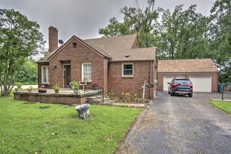 1305 N Summit Avenue, Decatur, IL 62526 - #2