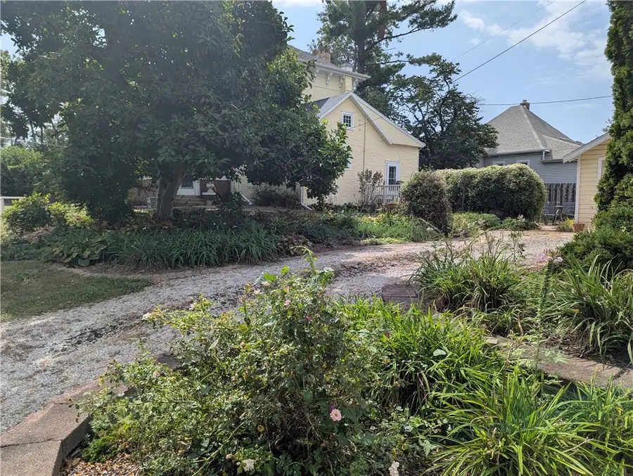 117 Jackson Avenue, Charleston, IL 61920 - #3