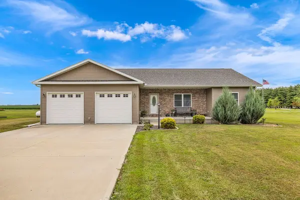 144 Shores, Sullivan, IL 61951