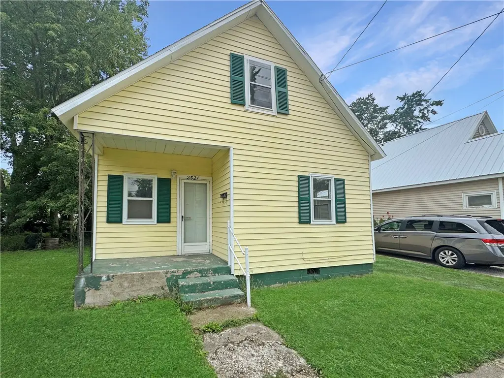 2521 Commercial Avenue, Mattoon, IL 61938 - #1
