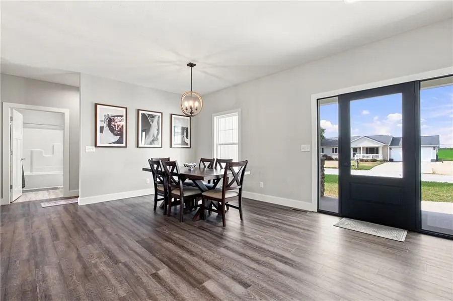 9877 E Bloomfield Hills Drive, Effingham, IL 62401 - #3