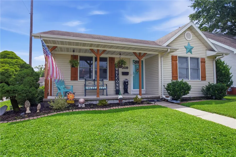 509 E Saint Louis Avenue, Effingham, IL 62401 - #3
