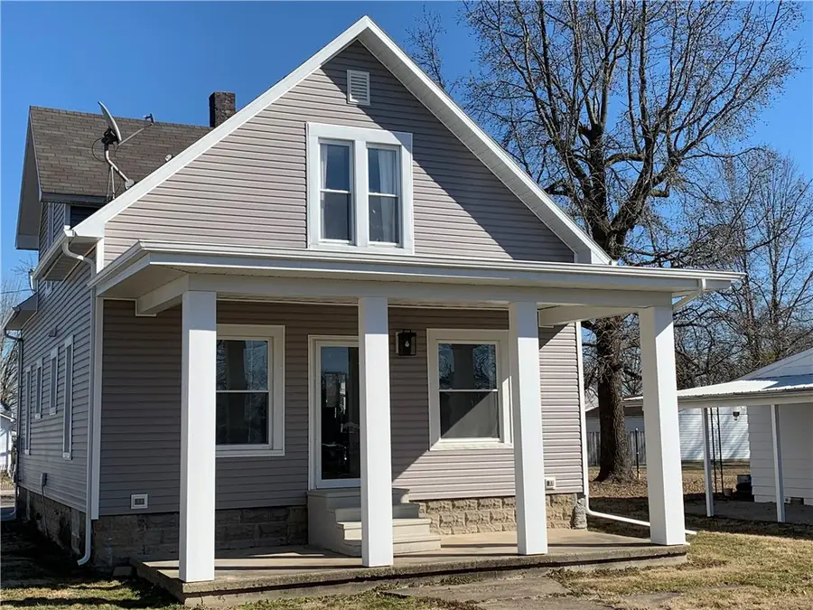 111 N Edwards Street, Altamont, IL 62411 - #3