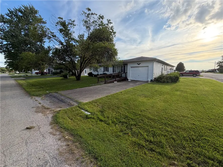 1301 Willow Drive, Robinson, IL 62454 - #3