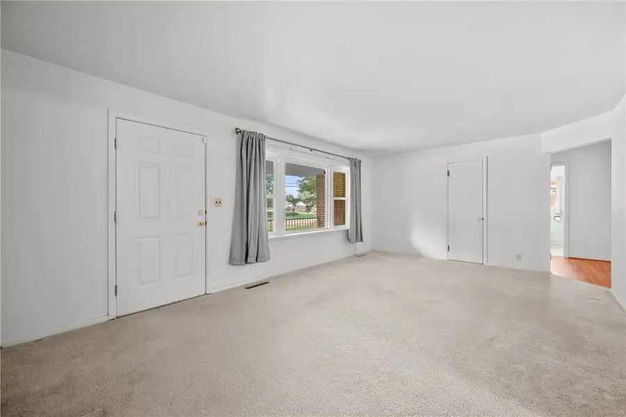 306 W Blackburn Street, Paris, IL 61944 - #3