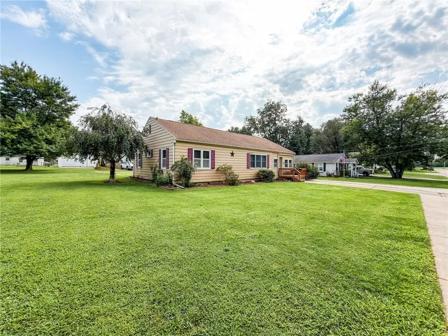 316 W Blackburn Street, Paris, IL 61944 - #3