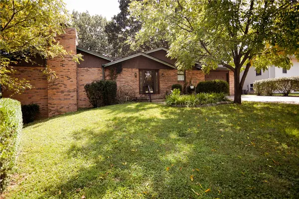 1011 E Grove Place, Effingham, IL 62401