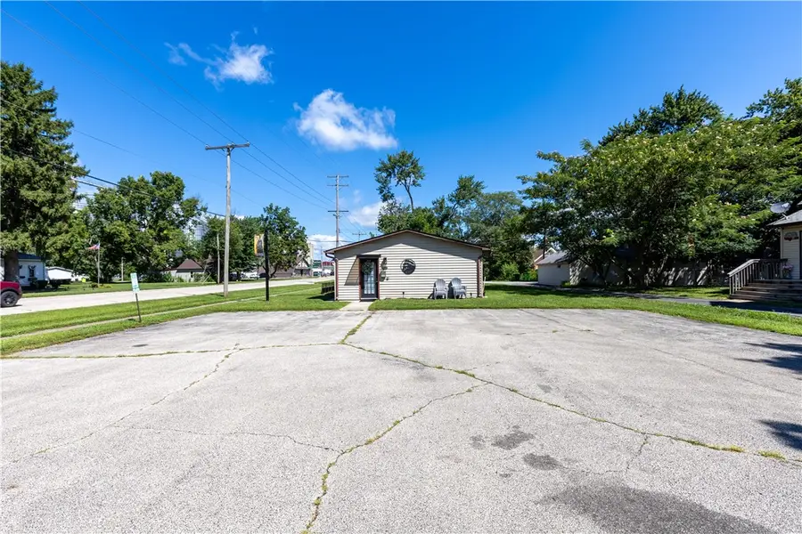 105 Warren Street, Moweaqua, IL 62550 - #2