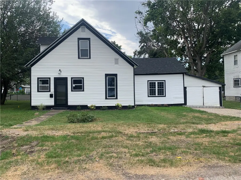 223 W Montgomery Street, Niantic, IL 62551 - #1