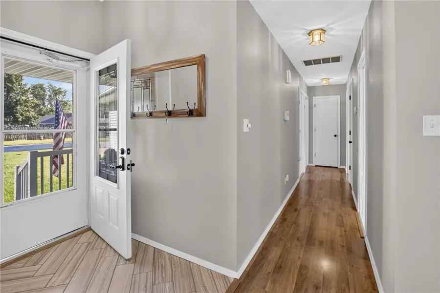 103 W Edgewood Avenue, Effingham, IL 62401 - #2