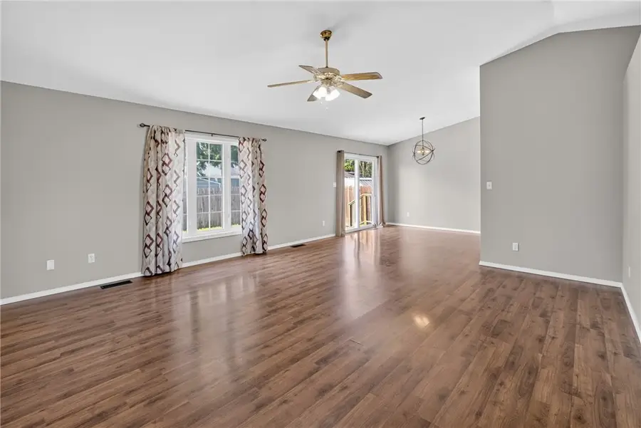 103 W Edgewood Avenue, Effingham, IL 62401 - #3