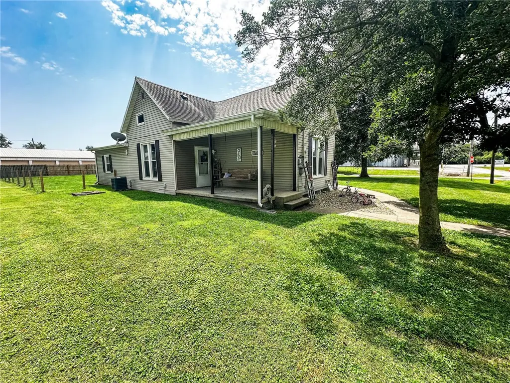 407 W Lincoln Street, Greenup, IL 62428 - #1
