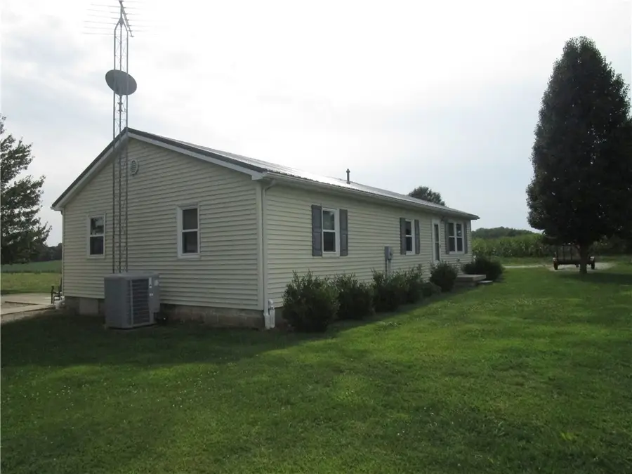 950 N 800 East Road, Tower Hill, IL 62571 - #2