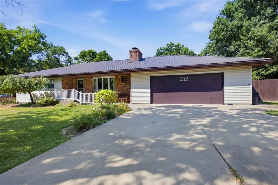 2106 Stoner Drive, Charleston, IL 61920 - #3
