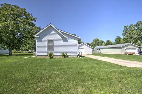 211 S Locust Street, Stonington, IL 62567