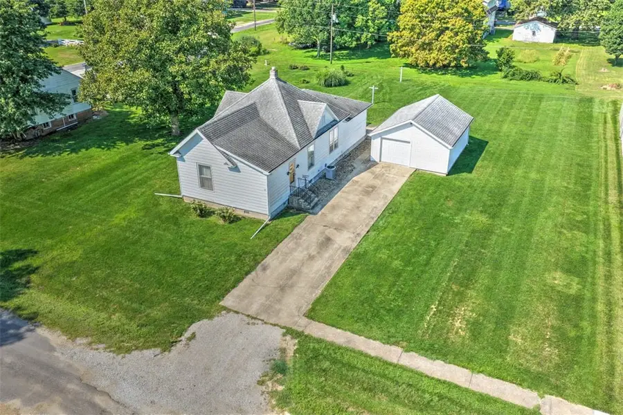 211 S Locust Street, Stonington, IL 62567 - #3