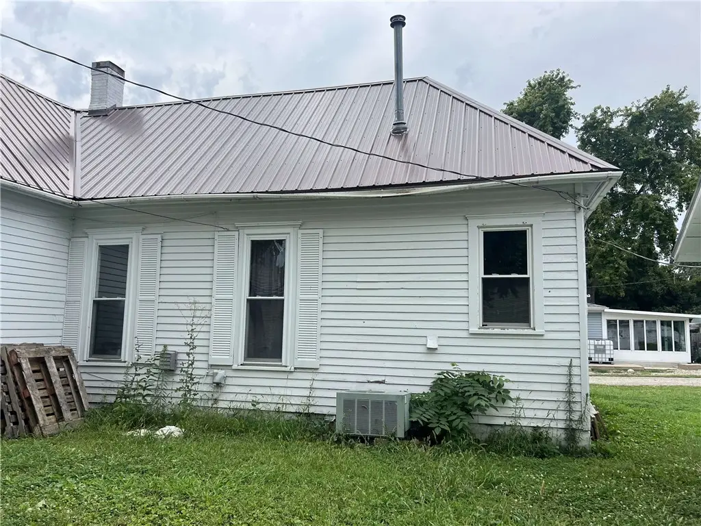 113 W Washington Street, Oakland, IL 61943 - #1