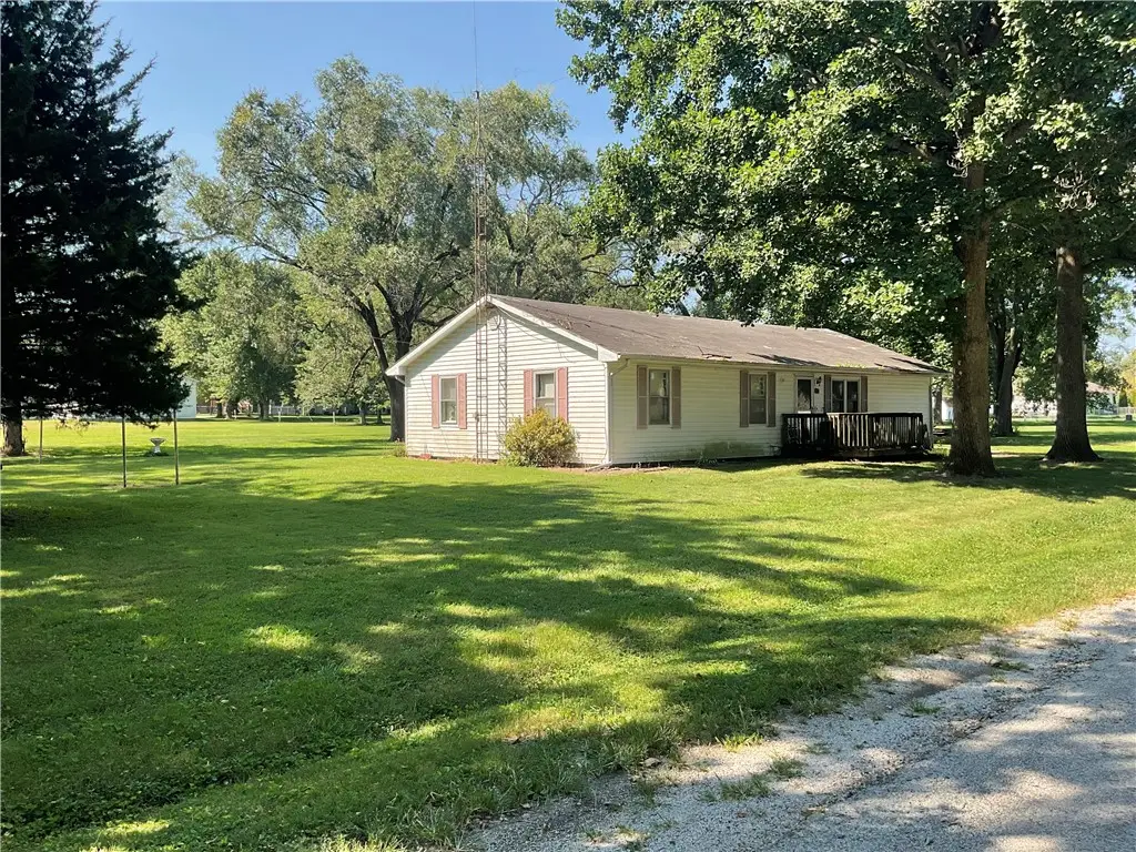 105 Oak Street, Moweaqua, IL 62550 - #1