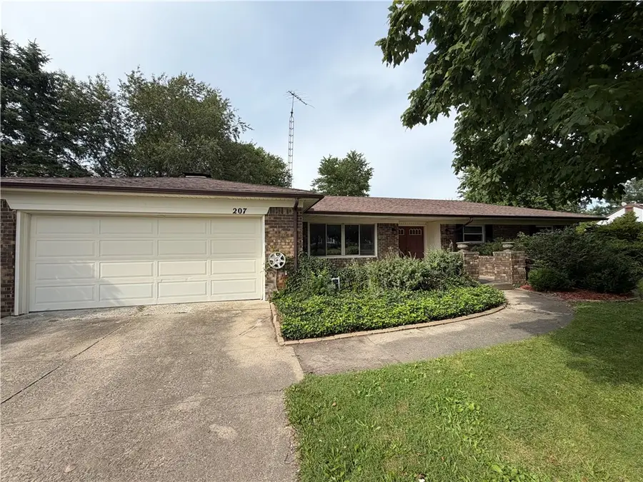 207 Oak Street, Fairmount, IL 61841 - #3