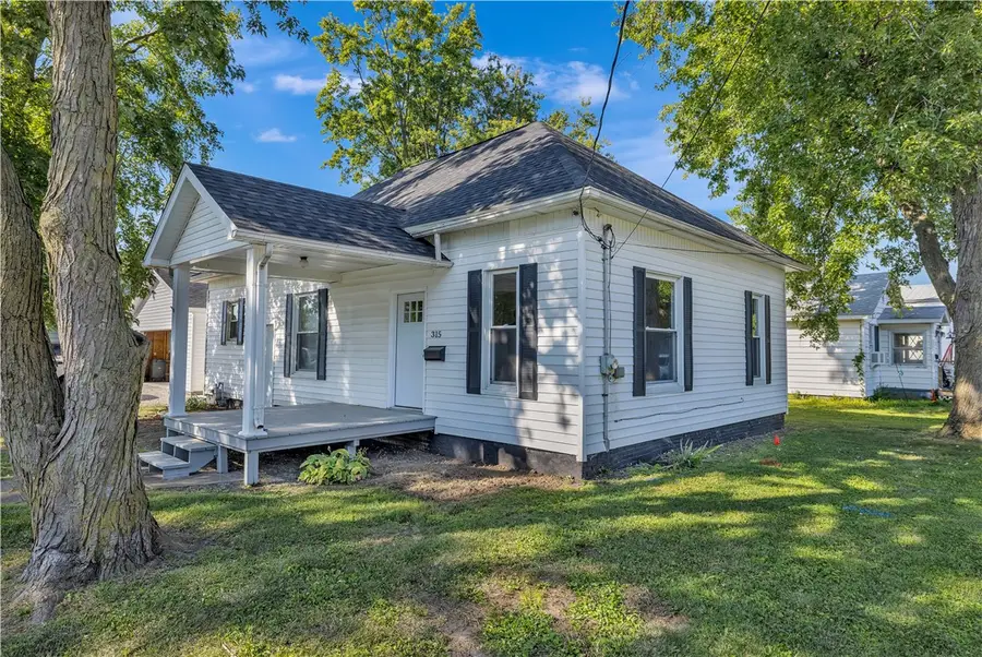 315 N Graham Street, Sullivan, IL 61951 - #2