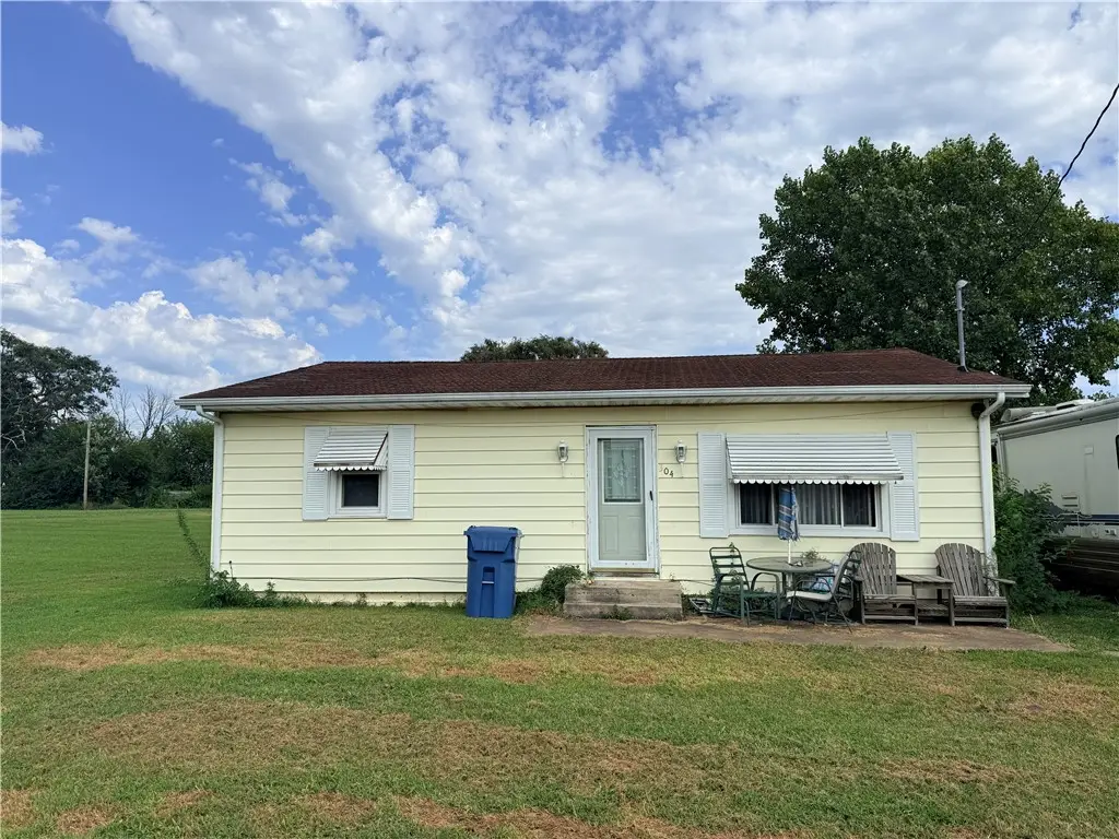 304 N 7th Avenue, Hoopeston, IL 60942 - #1