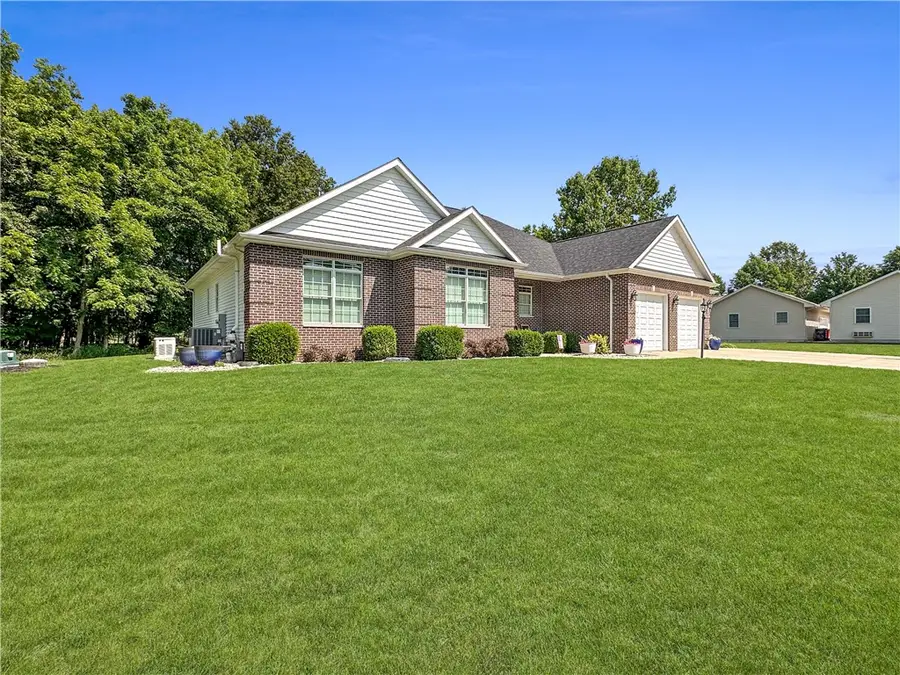 36 Queens Point, Mattoon, IL 61938 - #2