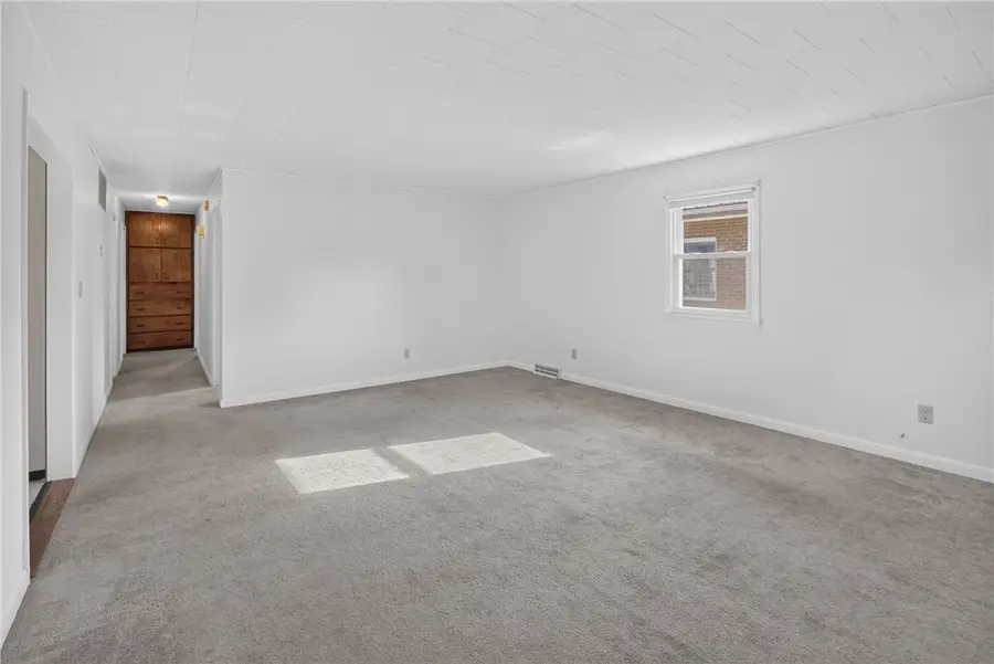 212 W Douglas Avenue, Effingham, IL 62401 - #3
