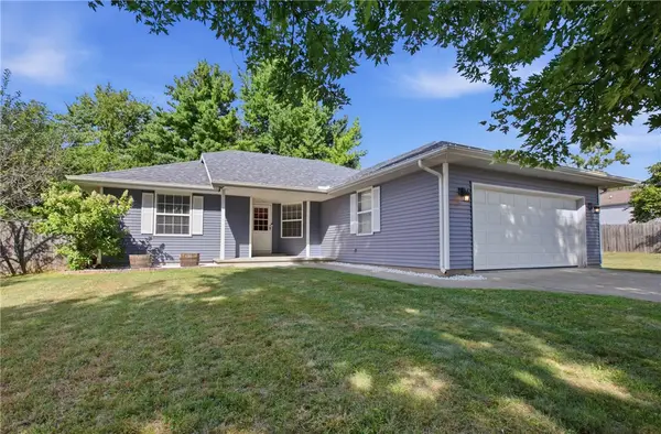 2402 Woodlawn Drive, Charleston, IL 61920