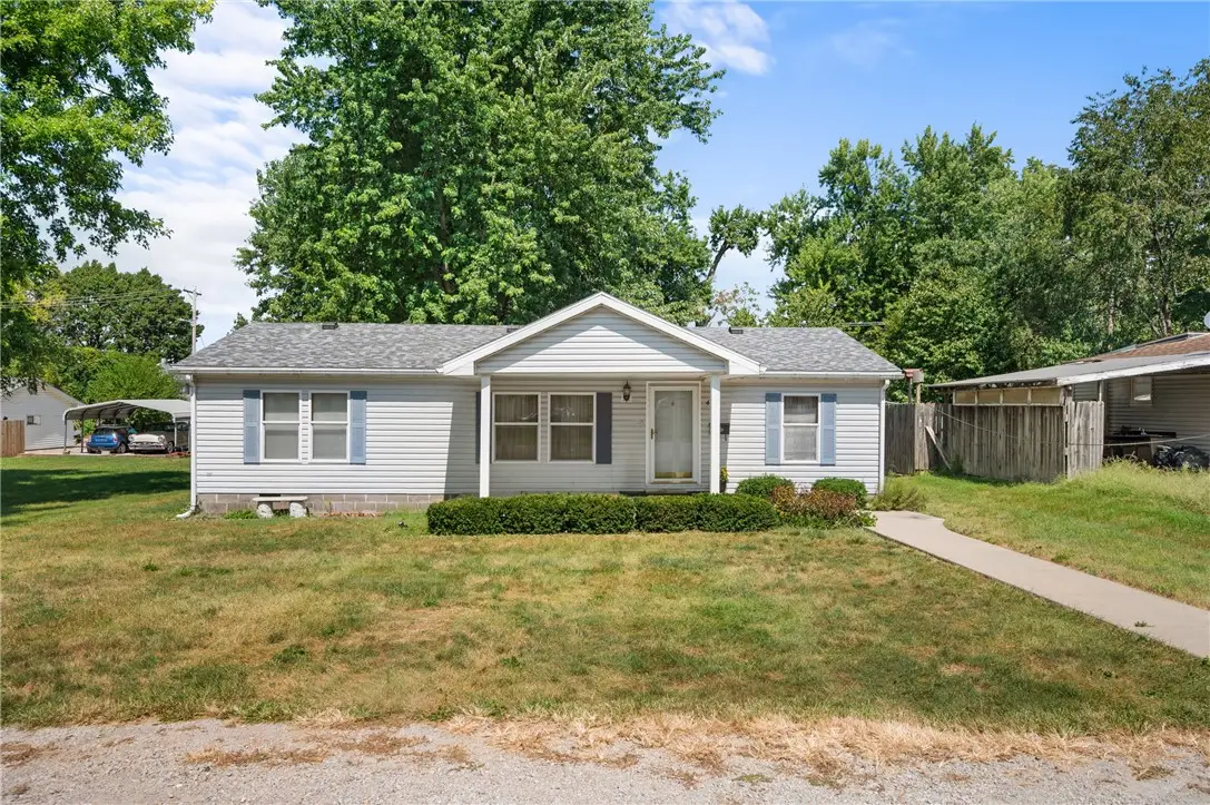 427 Milton Street, Paris, IL 61944 - #1