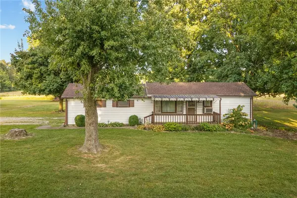10898 N Hickory Lane, Casey, IL 62420