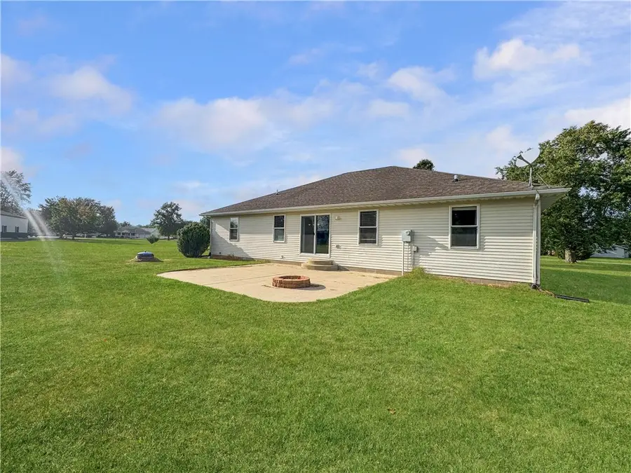 37 S Shores, Sullivan, IL 61951 - #2