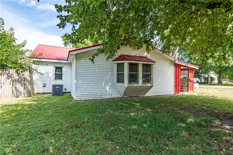 529 E Cedar Street, Moweaqua, IL 62550 - #2