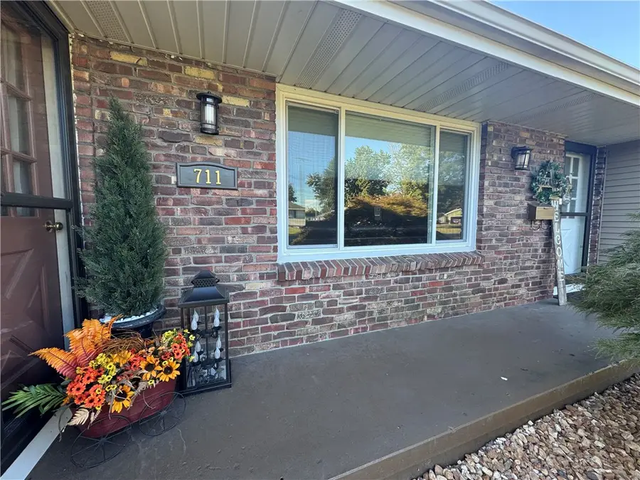 711 E Jackson Avenue, Chrisman, IL 61924 - #3