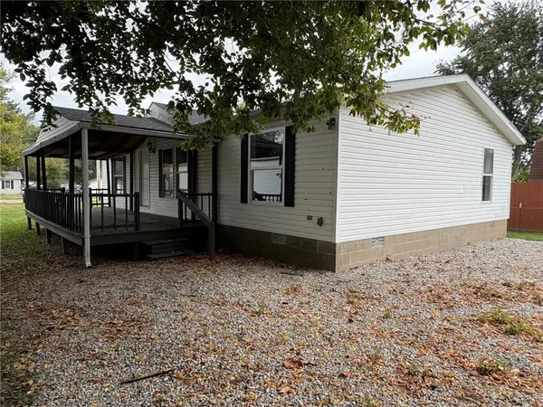 307 W 7th Street, St Elmo, IL 62458