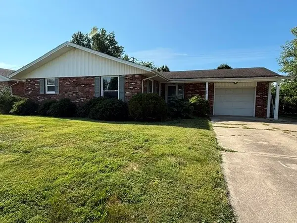 25 S Lakewood Drive, Effingham, IL 62401