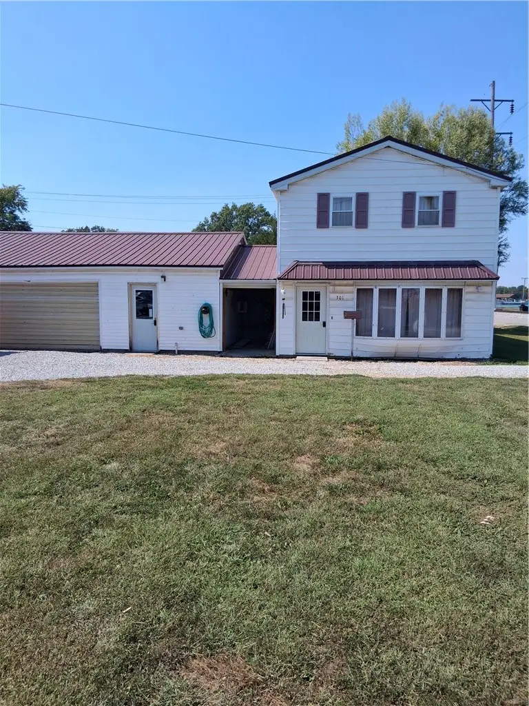 301 Sycamore Street, Newton, IL 62448 - #1