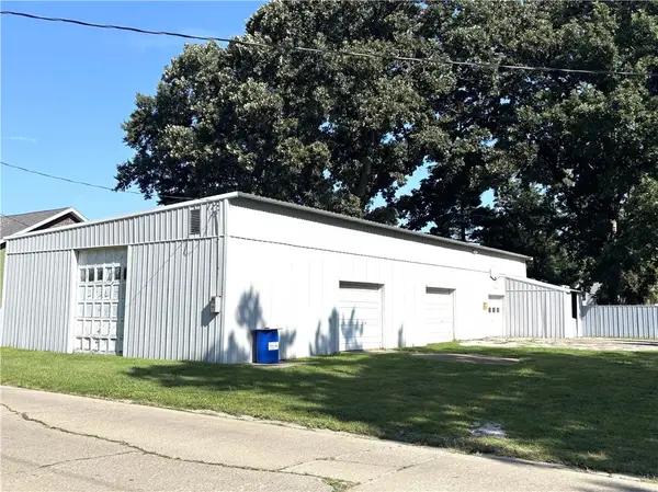 206 E 9th Street, Pana, IL 62557