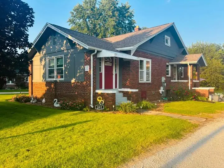 202 E 10th Street, Danville, IL 61832 - #1