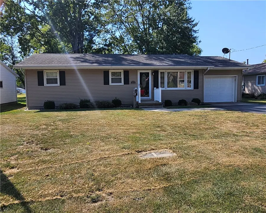 1219 W Edwards Street, Sullivan, IL 61951 - #2