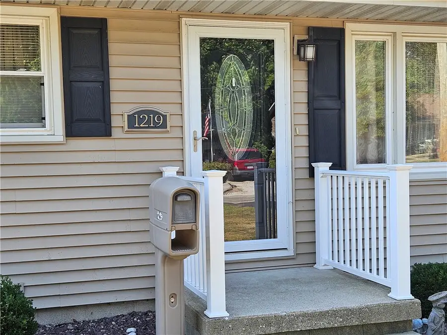 1219 W Edwards Street, Sullivan, IL 61951 - #3