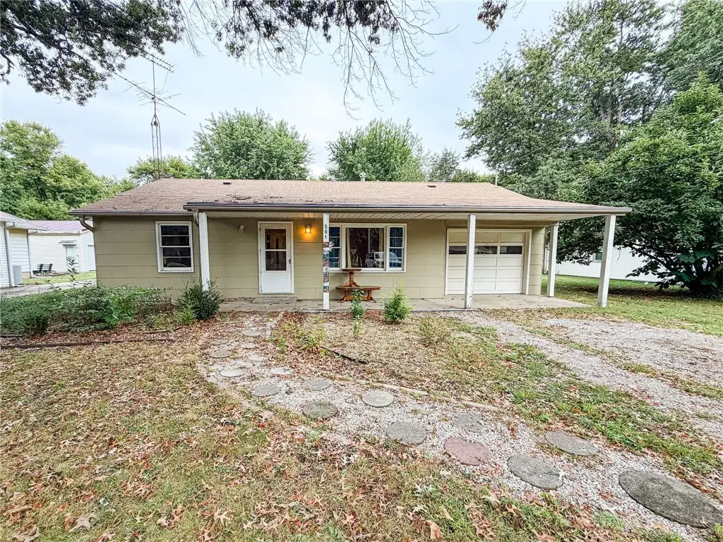 501 S Brown Street, Kansas, IL 61933 - #1
