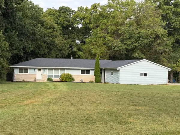 2 Hickory Ridge, Charleston, IL 61920