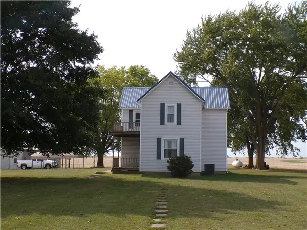 1175 N 2550 East Road, Strasburg, IL 62465